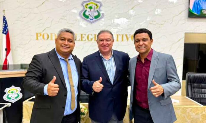 Câmara-de-Nova-Olinda-do-Norte-concede-Título-de-Cidadão-ao-deputado-Átila-Lins1