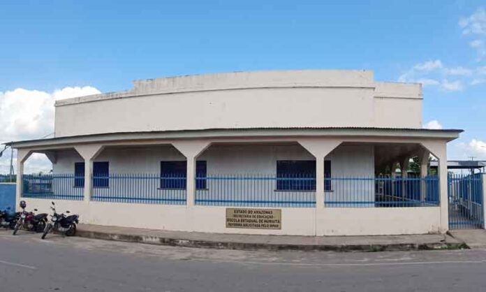 Chuva-interrompe-aulas-e-leva-MPAM-a-cobrar-reforma-urgente-em-escola-estadual-de-Humaitá