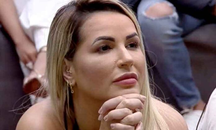 Deolane-Bezerra
