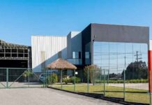 Quase 500 painéis solares transformam operação da Emaster e elevam eficiência da fábrica