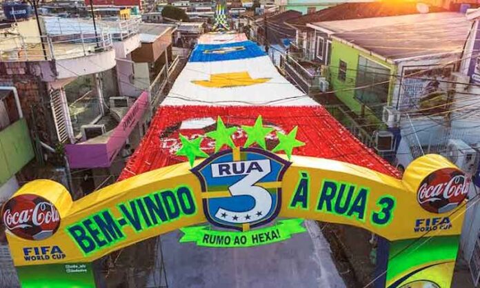 Manaus-se-veste-de-verde-e-amarelo-para-empurrar-o-Brasil-contra-a-Noruega