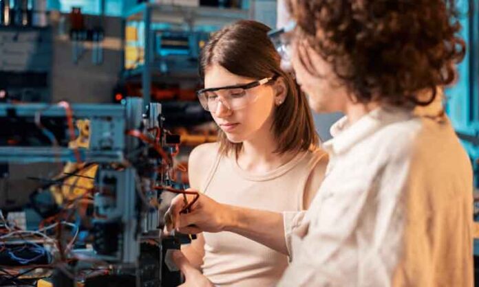 Mulheres-são-maioria-na-educação-técnica,-mesmo-com-rotina-mais-intensa