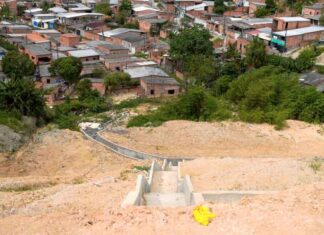 Obra da Prefeitura de Manaus contém erosão de 30 metros e devolve segurança a moradores