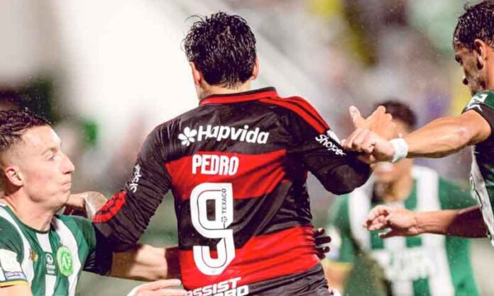 Pedro-dá-show,-Flamengo-goleia-Chape-e-segue-na-caça-do-Palmeiras
