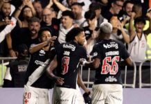 Vasco supera pressão, derrota o Independiente Medellín e segue vivo na Copa Sul-Americana