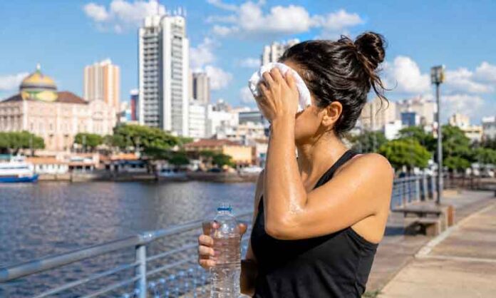 Agosto-de-calor-forte-em-Manaus-aumenta-risco-de-desidratação-e-mal-estar