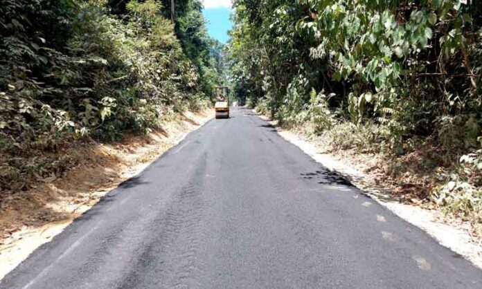 Asfalto-chega-ao-ramal-Bons-Amigos-para-melhorar-acesso-de-moradores-da-zona-rural1