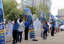 Marcellus Campêlo ganha apoio nas ruas durante bandeiraço na Ponta Negra