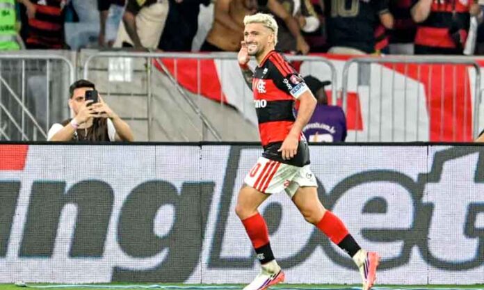 Com-gol-de-Arrascaeta,-Flamengo-elimina-Cruzeiro-e-vai-às-quartas-da-Libertadores