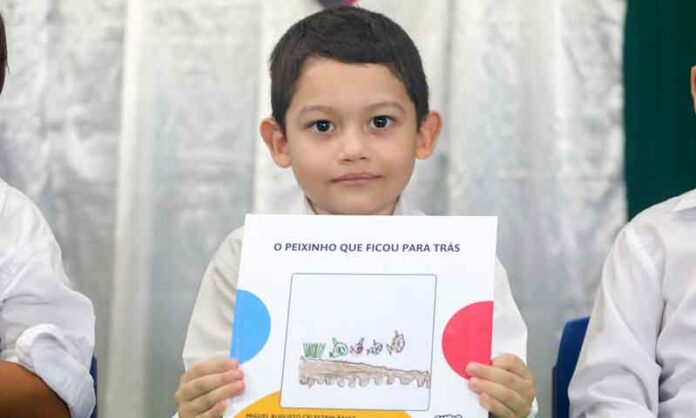 Crianças-de-5-anos-viram-autores-de-livro-sobre-a-Amazônia-em-escola-de-Manaus1