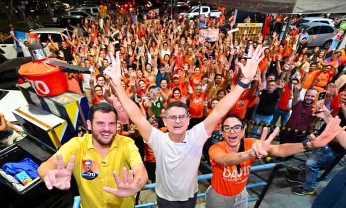 David-Almeida-inicia-campanha-ao-governo-do-Amazonas-com-ato-na-madrugada