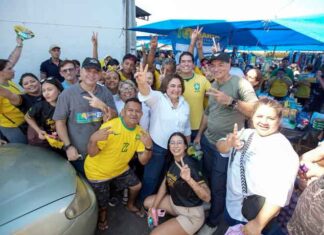 Maria do Carmo leva início da campanha para as ruas e percorre feira na Zona Leste