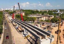 Nove vigas de 40 toneladas são içadas no Complexo Viário Passarão em Manaus