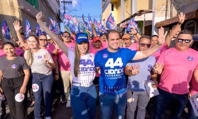 Roberto-Cidade-leva-campanha-às-ruas-do-Santo-Antônio-e-reforça-compromisso-com-avanços-no-Amazonas
