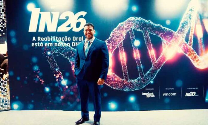 cirurgião-dentista-apresenta-técnica-de-implante-no-IN26