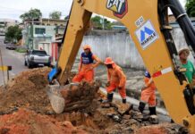 Manaus enfrenta cratera na zona Sul e lixo em igarapé na zona Norte antes do período de chuvas