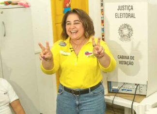 Professora Maria vota confiante e aposta na renovação para chegar ao segundo turno no Amazonas